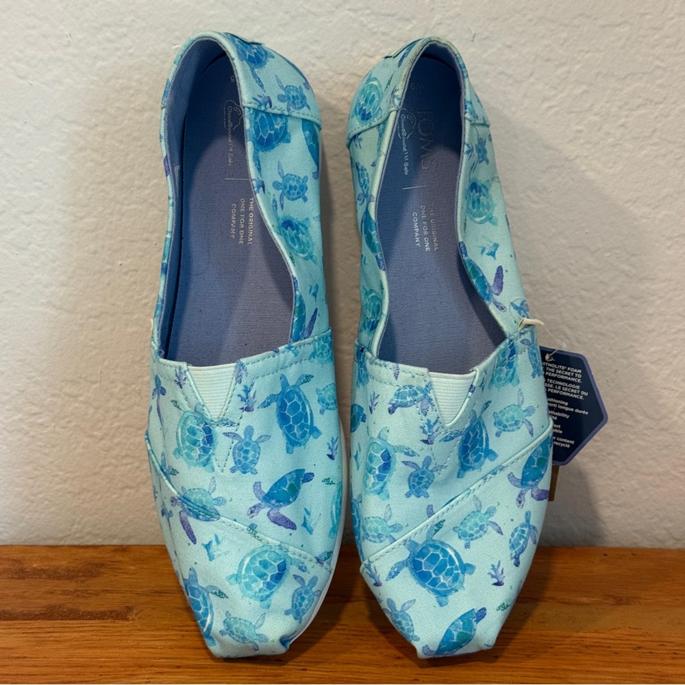 TOMS women’s 9.5 Light Aqua Watercolor Sea Turtle Alpargata
